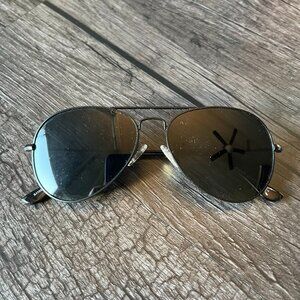 Aviator Sunglasses Black Metal Frame Dark Tinted Lenses UnisexCondition: Pre-own